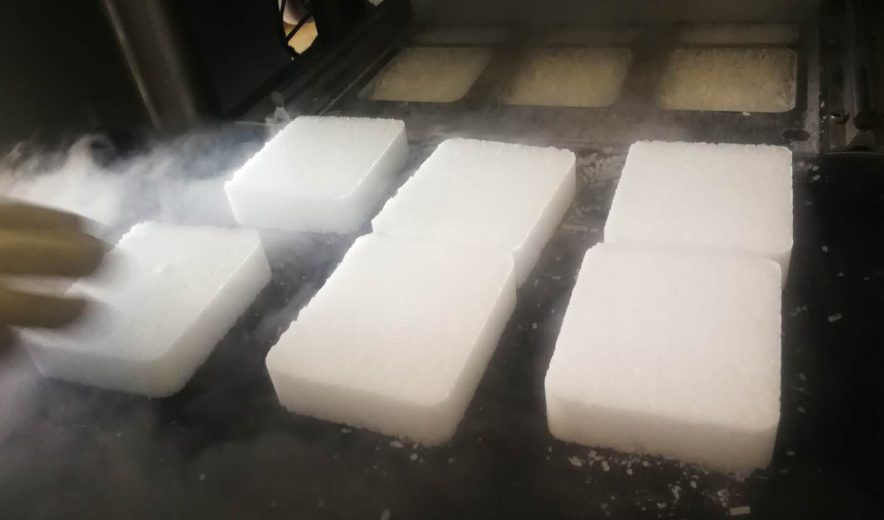干冰的保存方法和注意事项