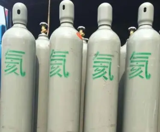 为什么气瓶要配戴安全帽？
